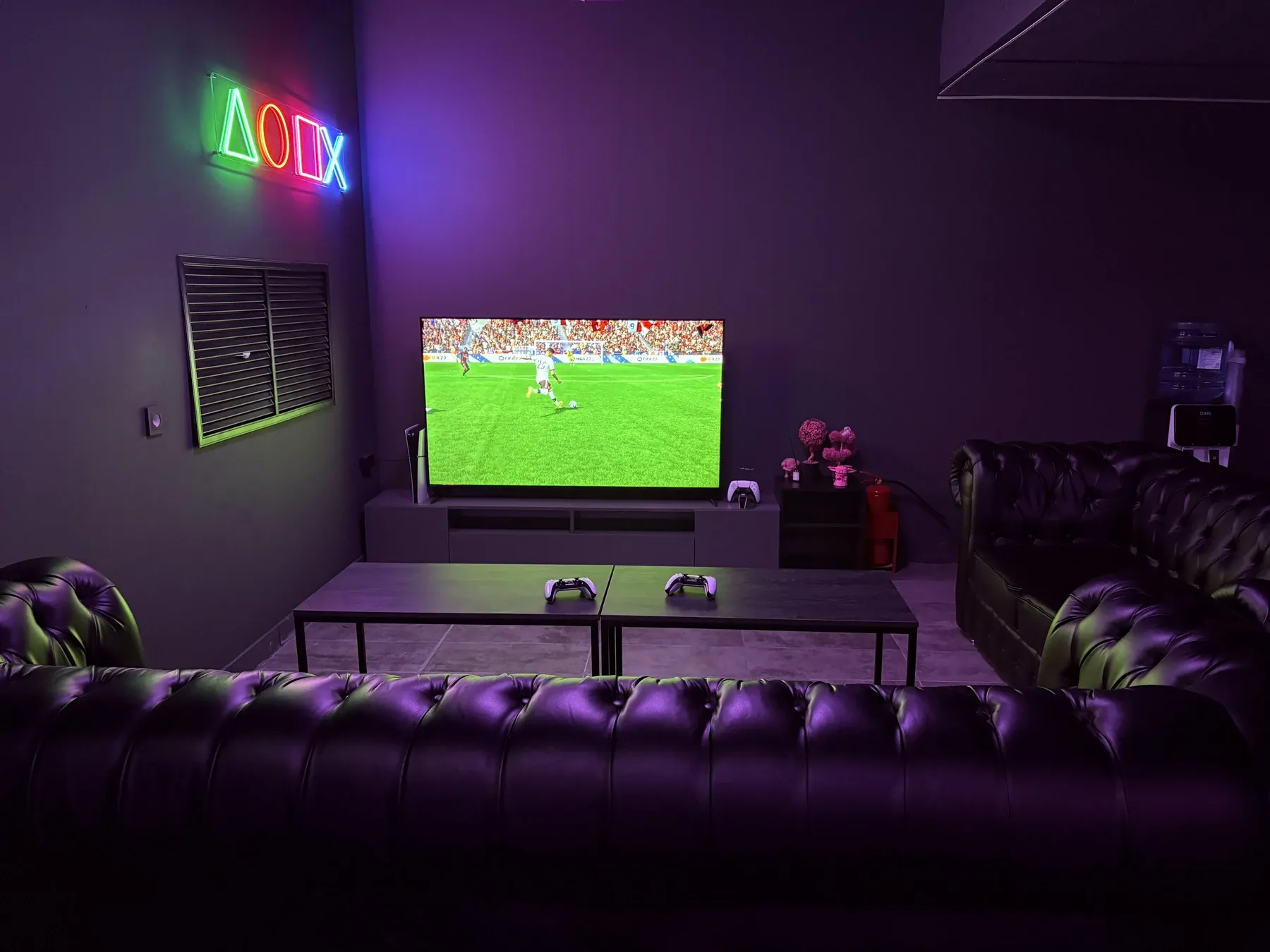 Лаунж Дмитровки с PlayStation и телевизором