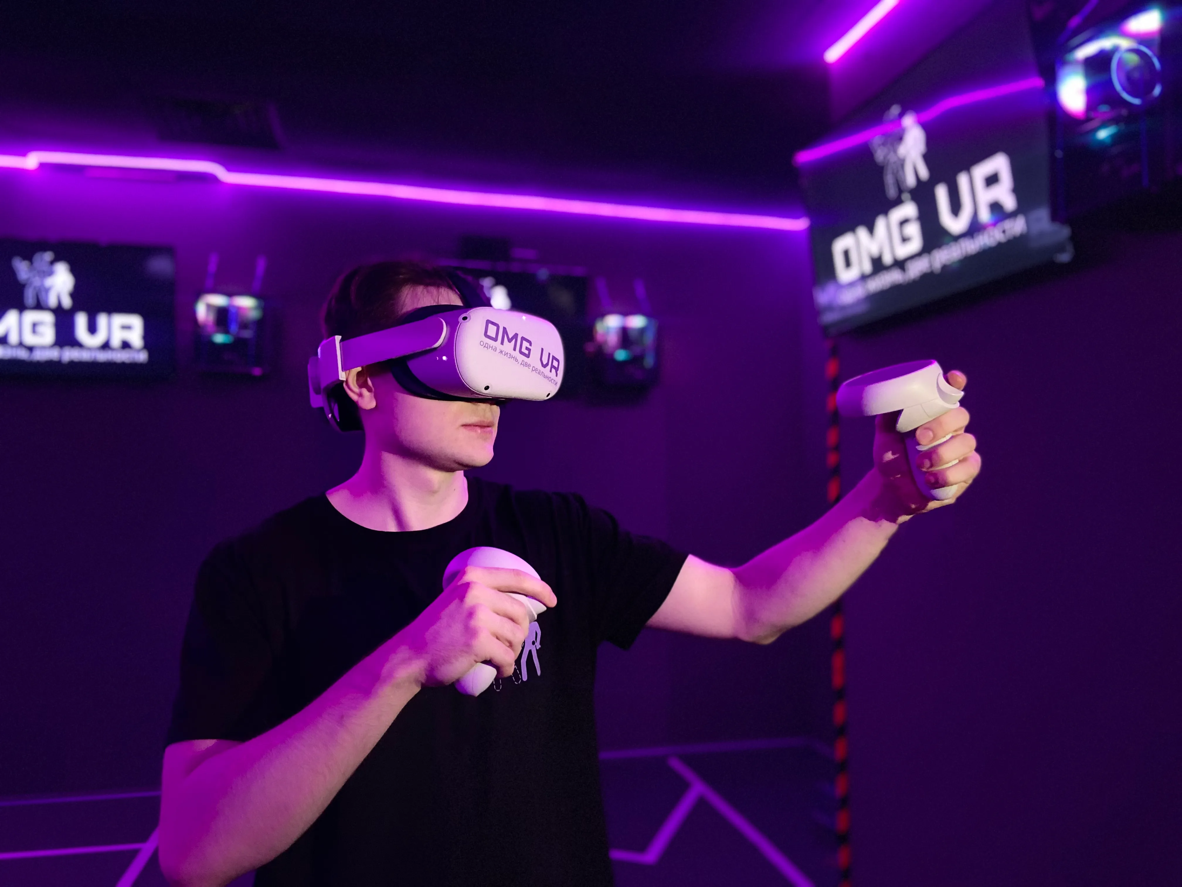 Человек в VR-шлеме