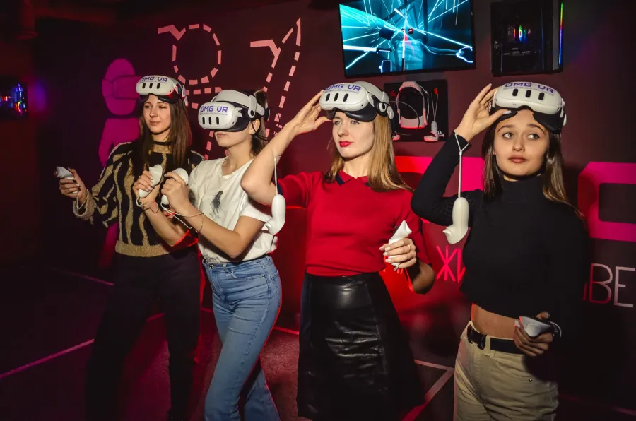 Совместная игра гостей в VR в клубе OMG VR